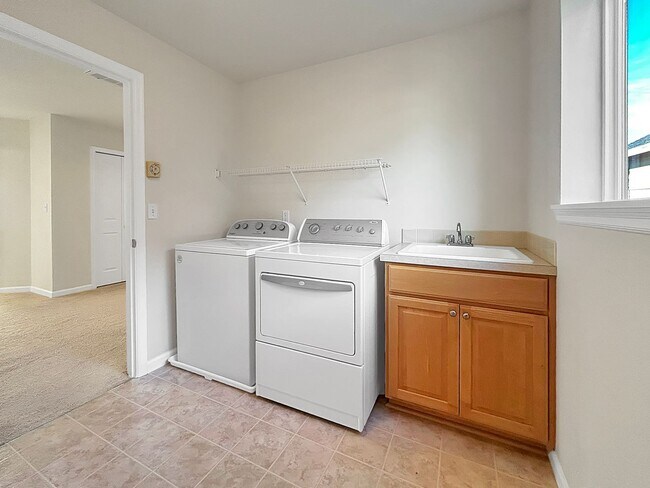 Building Photo - Charming Bothell 4BR Home w/ Bonus, Porch Swing & Private Backyard Awning