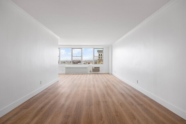 Building Photo - 10 Huron Ave
