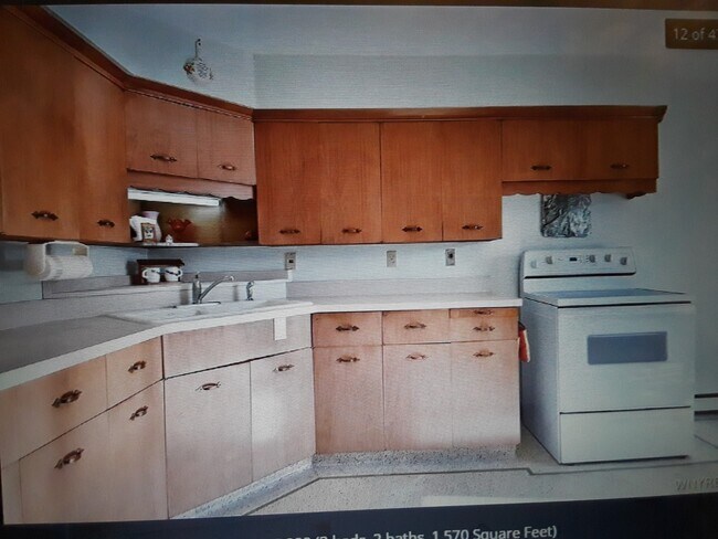 Kitchen and dinning - 2203 Forest Ave