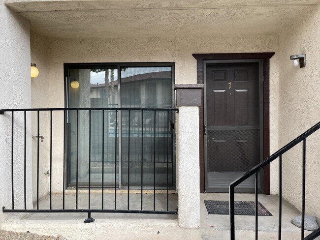 Building Photo - Gated community with a pool, 2 bed 1 bath $975 rent.