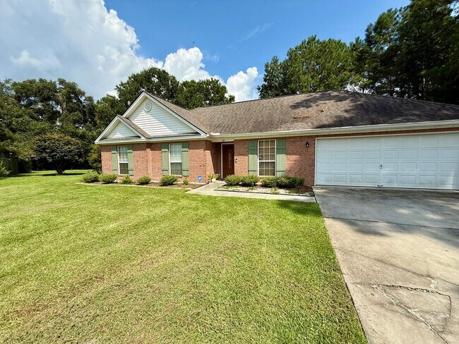 Building Photo - $500 RENT CREDIT | MOVE-IN READY! (Pet Friendly)