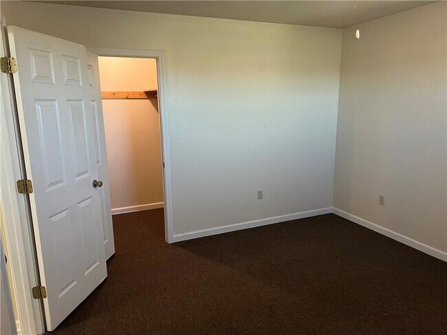 Building Photo - 316 Plantation Dr