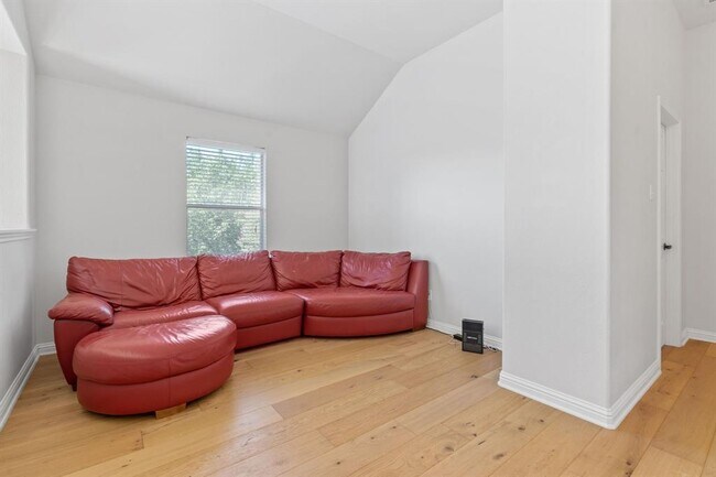 Building Photo - 2109 Petrified Forest Dr