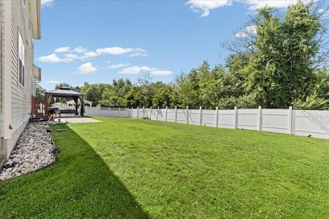 Building Photo - 49 Equestrian Dr