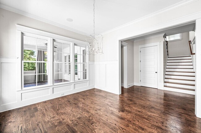 Building Photo - Stunning 5BE/4.5BA home nestled in the hig...