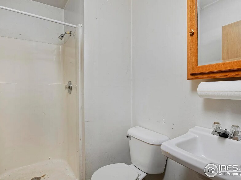 Building Photo - 335 Park St