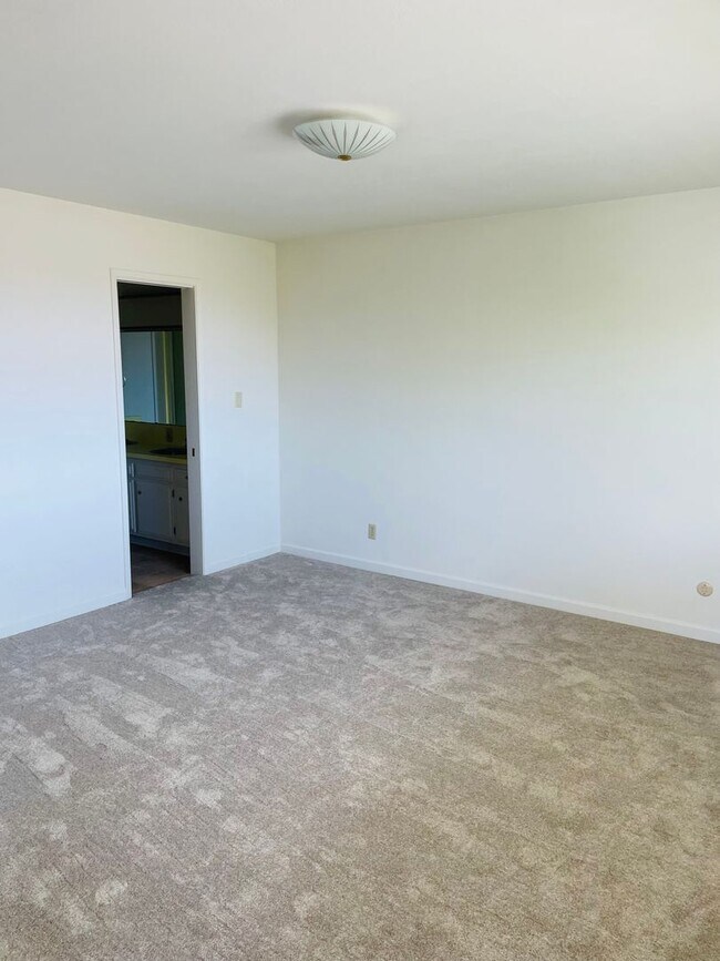 Building Photo - Three bedroom home in The Heights area of Morro Bay