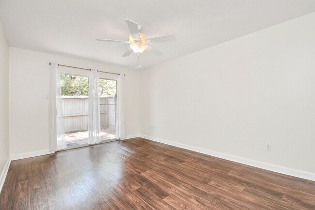 Building Photo - 7400 Bellerive Dr