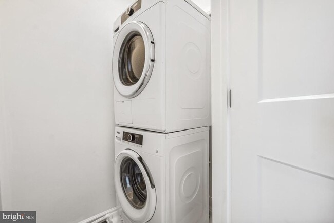 Building Photo - 4420 15th St NW