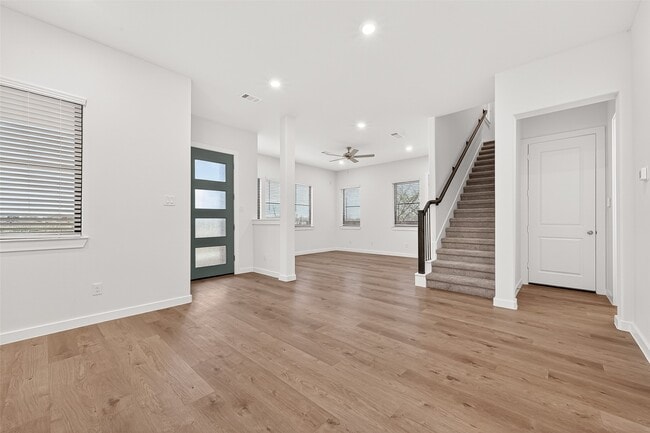 Building Photo - 3203 Home Ct