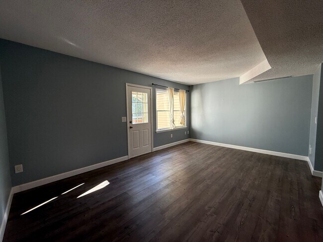 Building Photo - 2 Bedroom 1.5 Bath Townhome located in Greeneville, TN