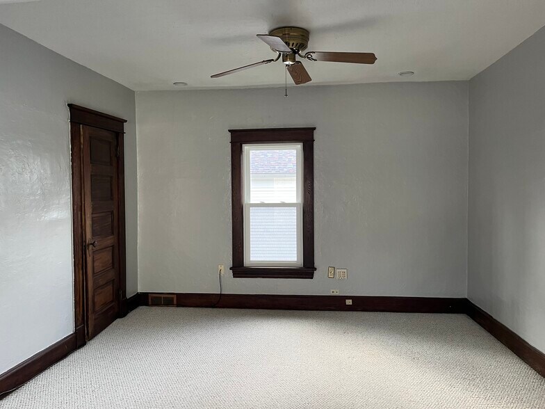 lots of closets - 325 S Main St