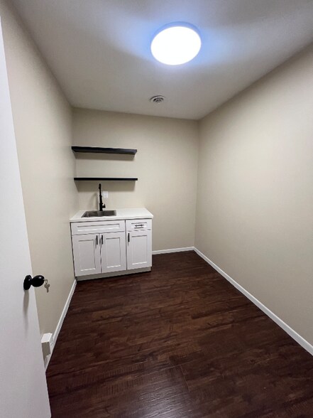 Building Photo - 508 E Broad St