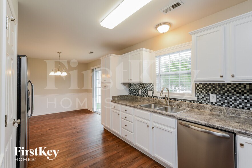 Building Photo - 5121 Brahman Trail