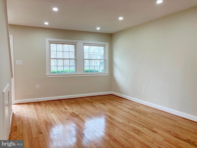 Building Photo - 428 Hampton Ct