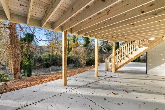 Building Photo - 2241 Glendale Dr