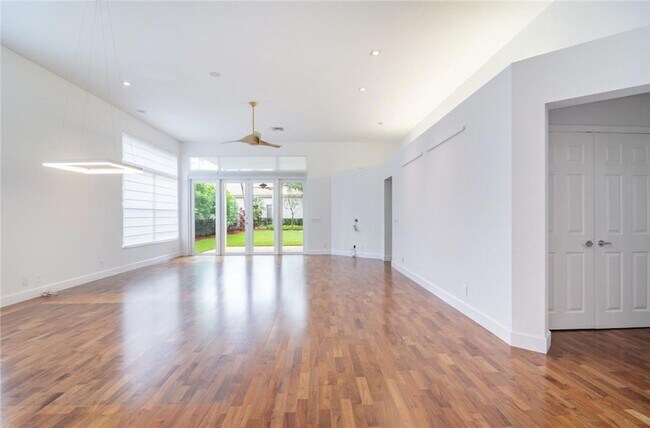 Building Photo - 2519 Bay Pointe Ct