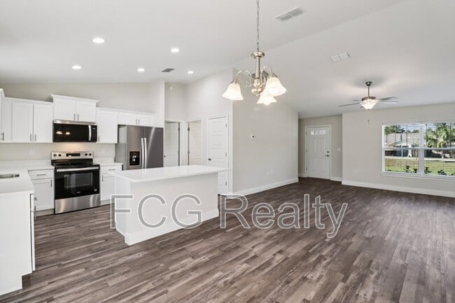 Building Photo - 7299 Hemlock Rd