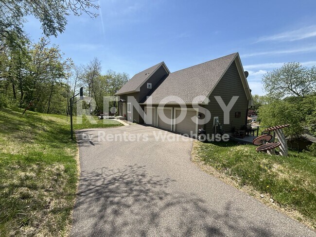 Building Photo - 1305 Flag Ave N