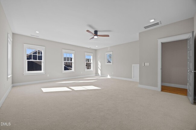 Building Photo - 916 Noisette Ct