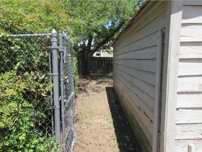 Building Photo - 5501 Montview St