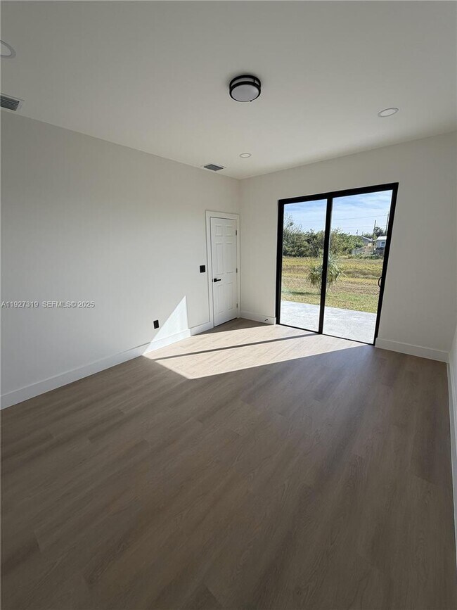 Building Photo - 8033 Oakleaf Cir