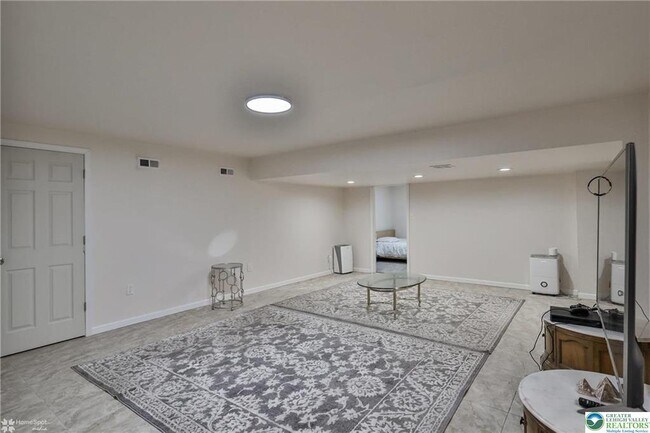 Building Photo - 204 Ridings Cir