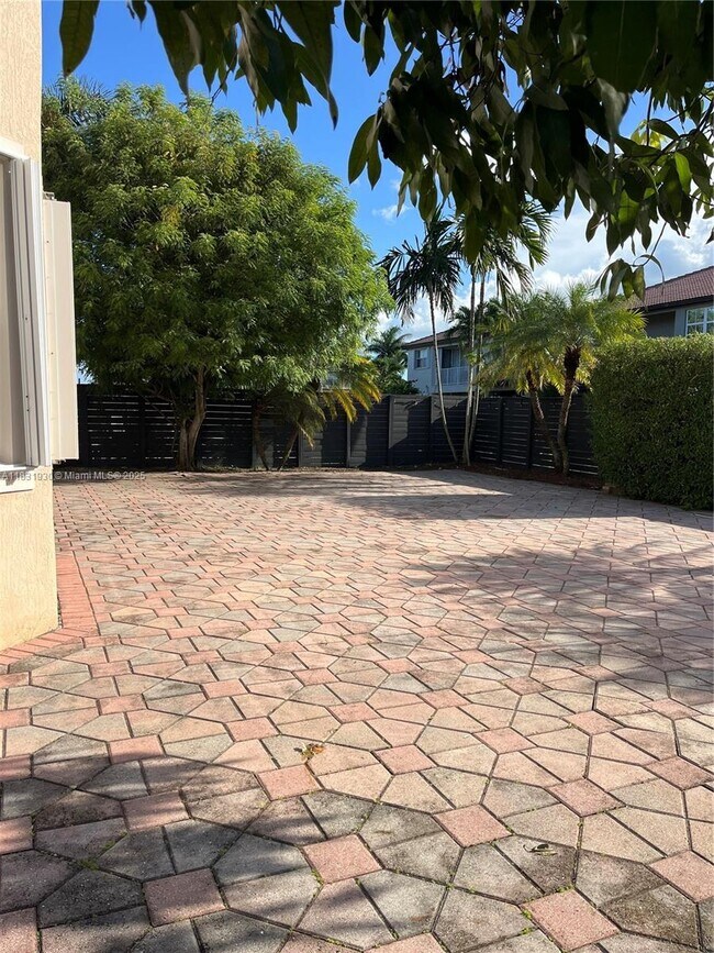 Building Photo - 9140 SW 153rd Ave