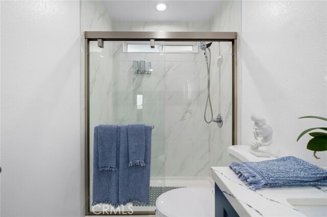 Building Photo - 329 E Lanzit Ave