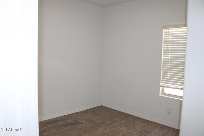 Building Photo - 12871 Beccles St.
