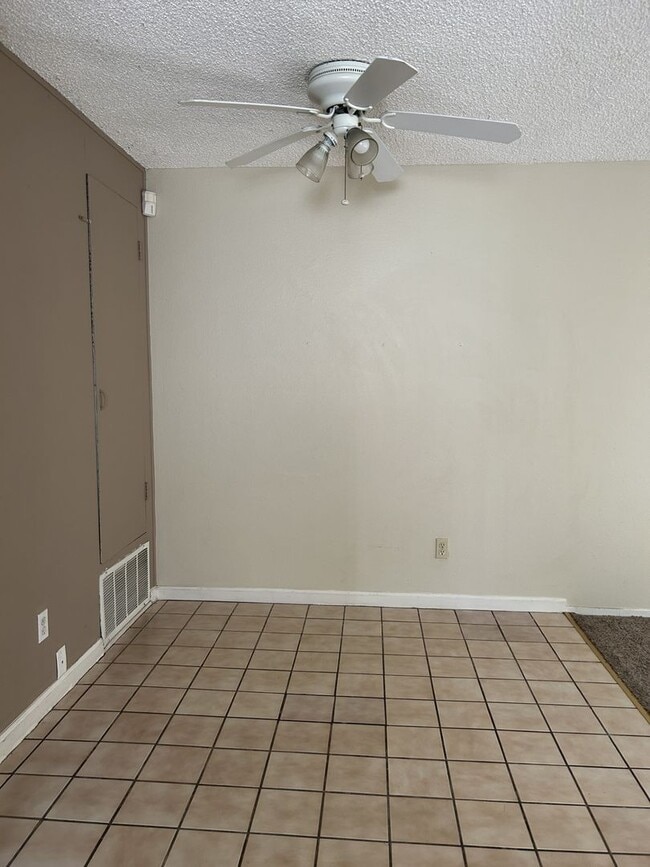 Building Photo - 4711 Hayford Way