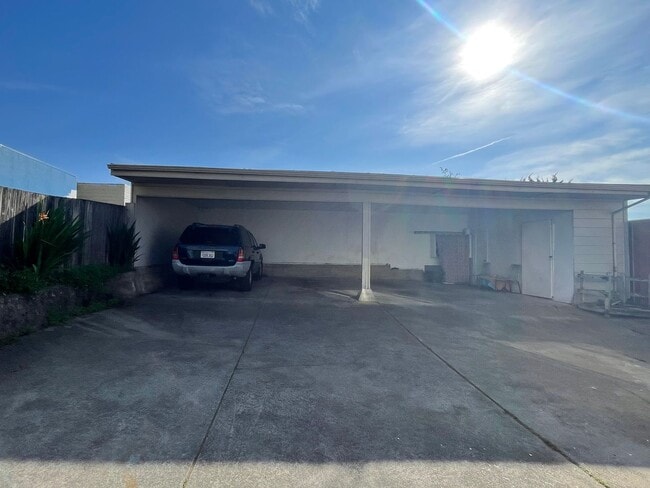 Building Photo - 3631 Judah St