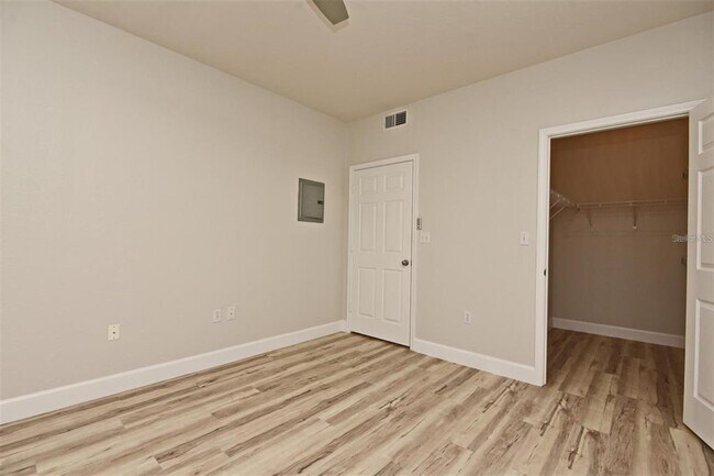 Building Photo - 911 N Orange Ave