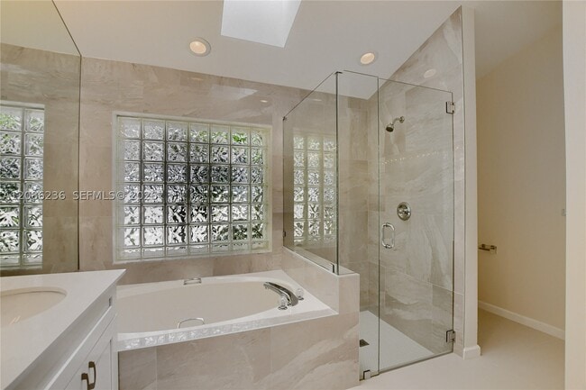 Building Photo - 11622 Creekside Dr