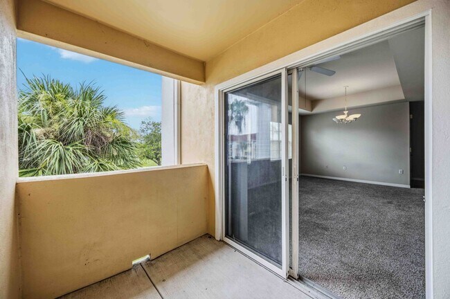 Building Photo - 1195 Villagio Cir