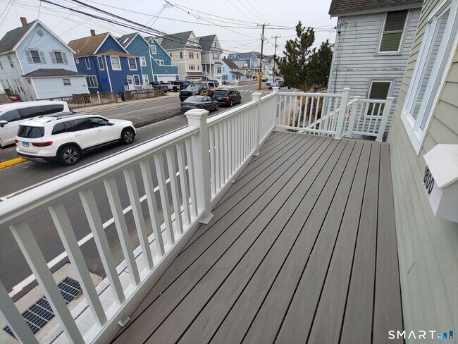 Building Photo - 800 E Broadway