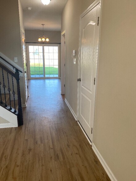 Building Photo - 131 Cavalier Dr