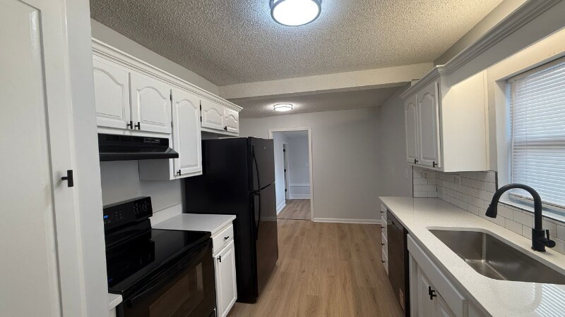 Building Photo - 907 S Cedar Ave