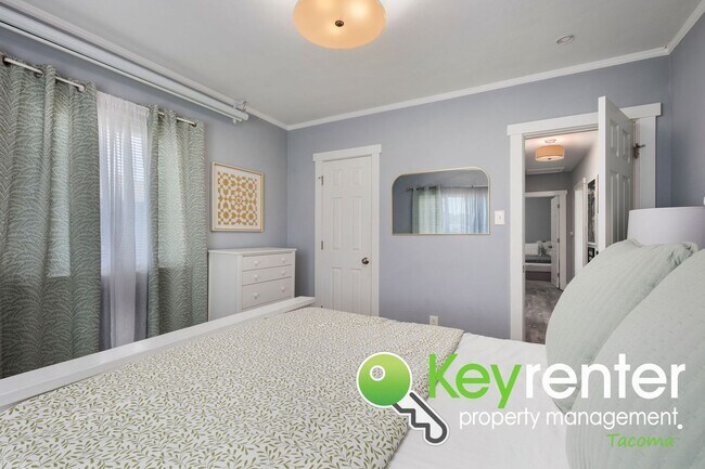 Building Photo - Remodeled Tacoma Gem with Private Yard, Ga...