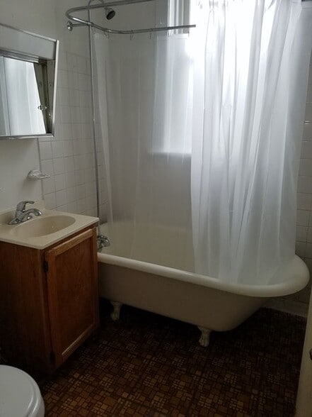 Building Photo - 4866 N Magnolia Ave