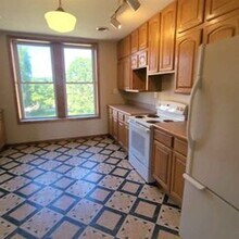 Building Photo - More Space than you can dream of! 5bed 2 b...