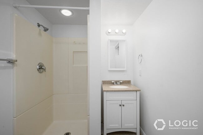 Building Photo - Gorgeous Home in SLC!