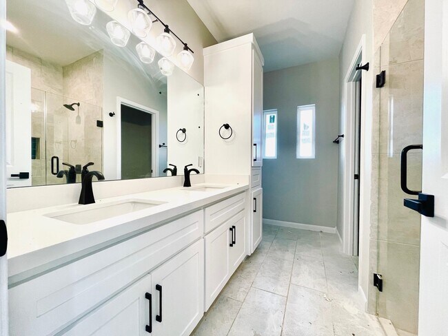 Building Photo - 1426 Los Estribos Dr