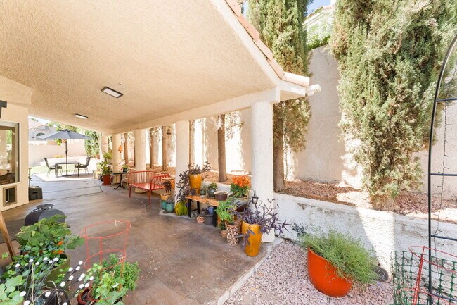 Building Photo - Summerlin 3 Bed / 2.5 Bath Home — Available October 5, 2026
