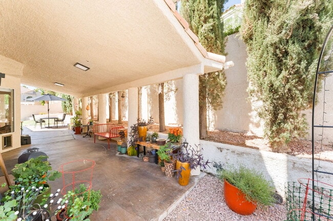 Building Photo - Summerlin 3 Bed / 2.5 Bath Home with Full Solar Panel Use! — Available October 5, 2026
