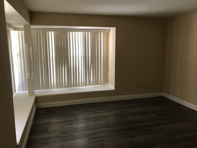 Building Photo - Rossmoor Home! Los Al Schools! Ready to Move In! 3 Bed 2 Bath!