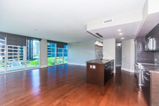 Building Photo - Allure Waikiki - 2 bedroom, 2 bath with 1 ...