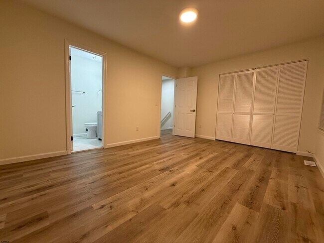 Building Photo - 9 Seneca Dr