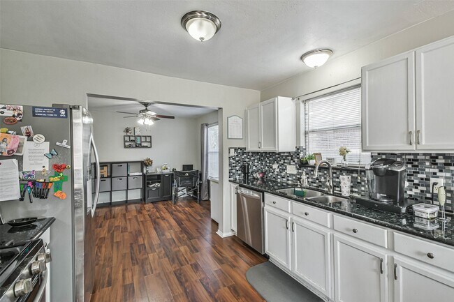 Building Photo - 11735 Pebble Sands Dr