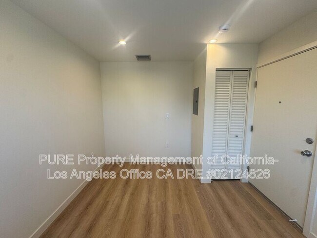 Building Photo - 1536 1/2 W 205th St